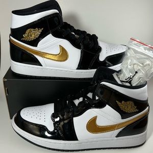 Air Jordan 1 Retro Mid Patent Black Gold 852542-007 - Size 9.5 Mens Shoe Used